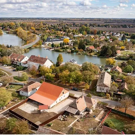 Hattyu Vendeghaz Lägenhet *